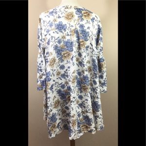 Umgee Tops - Umgee Blouse White Floral Sz XL Bell Sleeves NWOT Umgee Tops - Umgee Blouse White Floral Sz XL Bell Sleeves NWOT